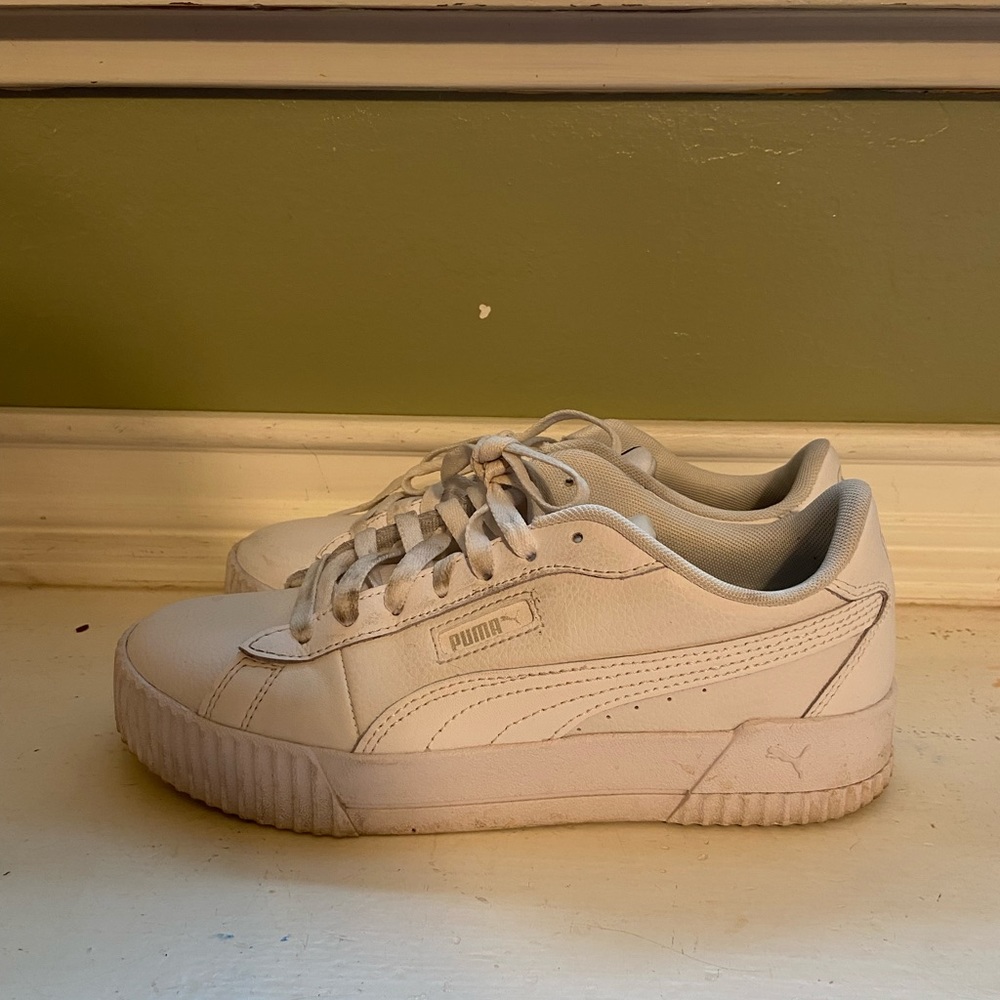 White puma sneakers size womens 8